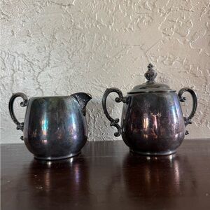 WM Rogers Elegant Silver Plated Creamer and Sugar Set
